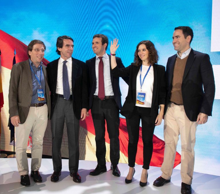 Aznar proclama que “el PP es el seguro de cambio” y Casado “un líder como un castillo”