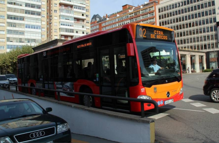 Detenido un hombre por restregar sus genitales a estudiantes en un autobús interurbano en Burgos