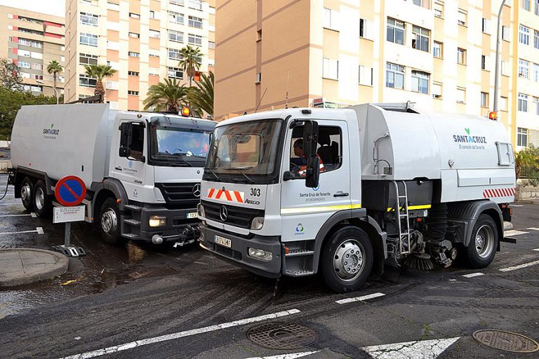 S. C. DE TENERIFE: La ‘Operación Barrios’ reanuda su actividad con una acción especial en María Jiménez