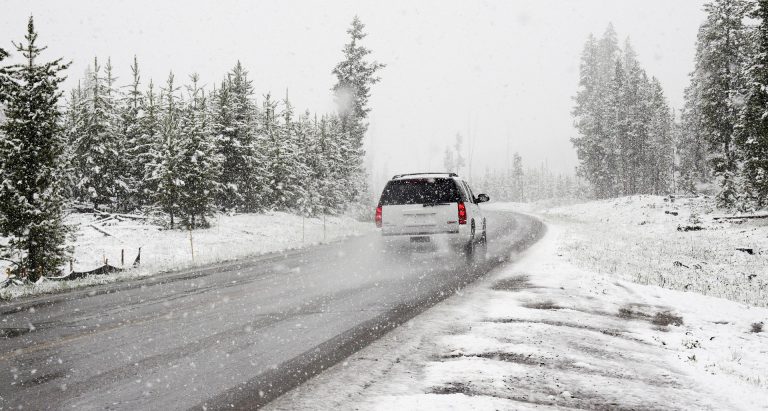 Cinco recomendaciones para hacer frente a la nieve en la carretera