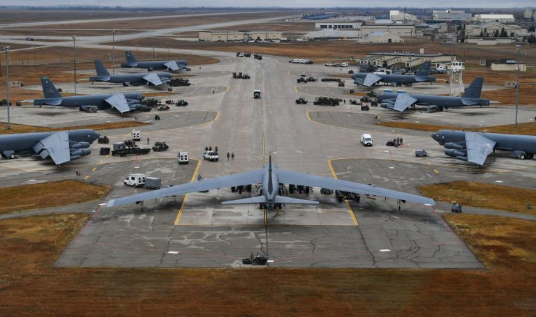 El Ejército americano felicita el año bromeando sobre el uso de las bombas