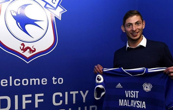 Se reanuda la búsqueda del avión en el que viajaba Emiliano Sala: «Qué miedo que tengo»