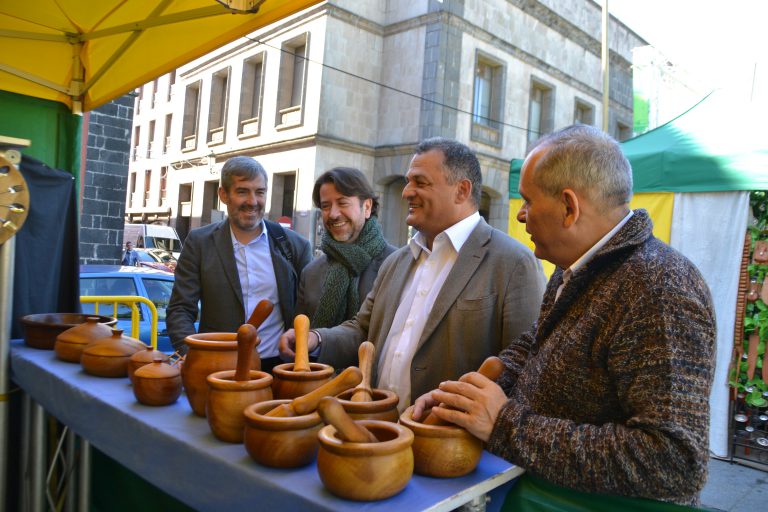 LA LAGUNA: Más de 40 grupos y colectivos participan en la Cabalgata de Reyes de La Laguna 2019