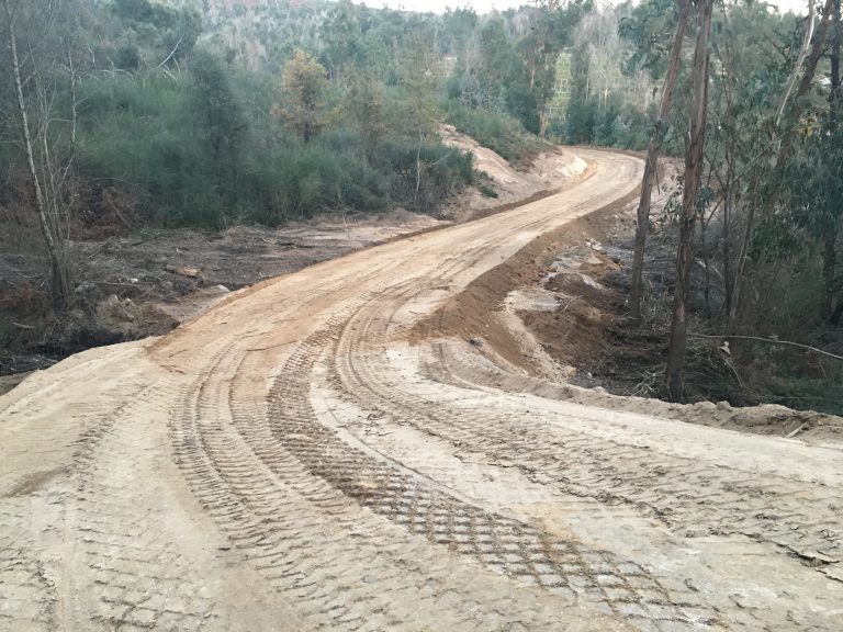 Avanzan a buen ritmo las obras de ampliación y acondicionamiento del vial en Campos de Arriba (Silla)