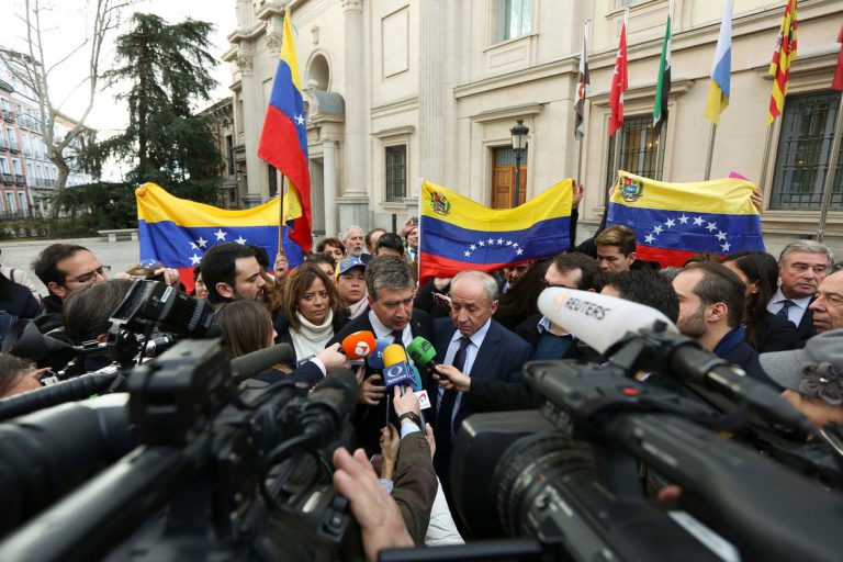 El PP dice a Sánchez que para “llegar a elecciones” hay que abrir un “proceso de transición democrática bajo la autoridad de Guaidó”