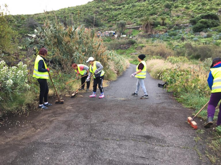 TELDE: La Concejalía de Vías y Obras mejora la carretera de acceso a El Mayorazgo