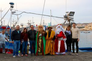 Parte Del Grupo De Gobierno Con Los Reyes Magos A Su Llegada Al Puerto De Arguineguín