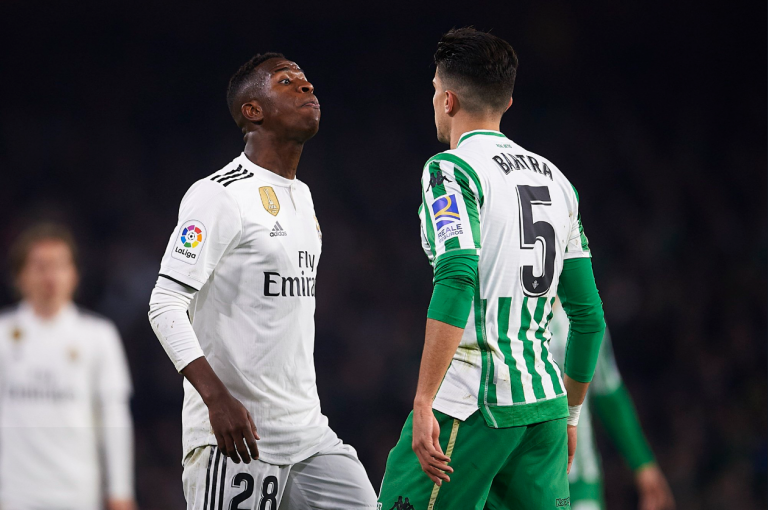 Vinicius Jr. llamó tres veces «hijo de puta» a Bartra durante el partido en el Villamarín