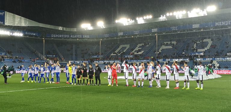 El polémico motivo por el que el estadio del Alavés permaneció vacío los 10 primeros minutos de partido