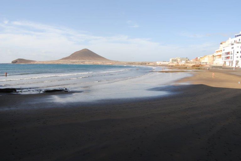 GRANADILLA DE A.: El Ayuntamiento decide posponer la apertura al baño del Medano