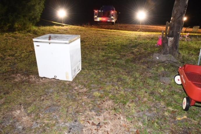 Tres menores fallecidos tras quedarse atrapados en un congelador