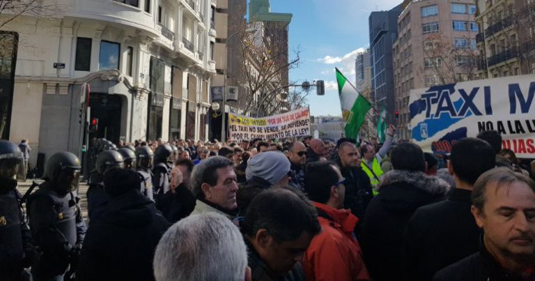 Los taxistas de Madrid intentan colapsar un día más la capital de España