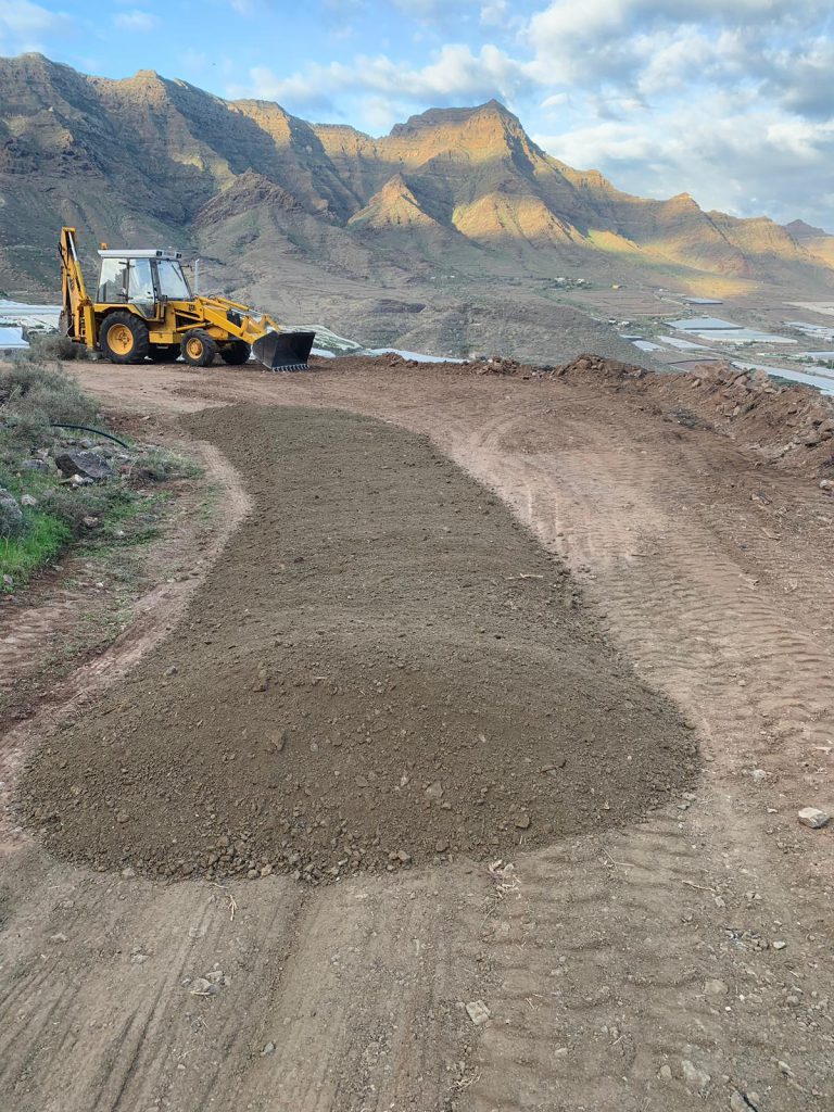 LA ALDEA DE S. N.: Comienza la obra de acondicionamiento de la pista del Canal del Parralillo