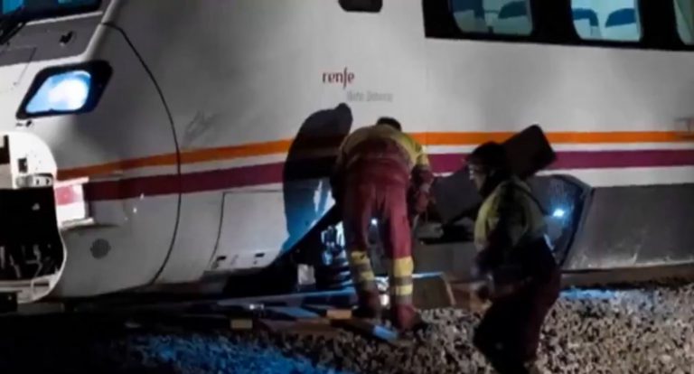 Denuncian ante la Guardia Civil el sabotaje por el que ha descarrilado el tren Zafra-Madrid