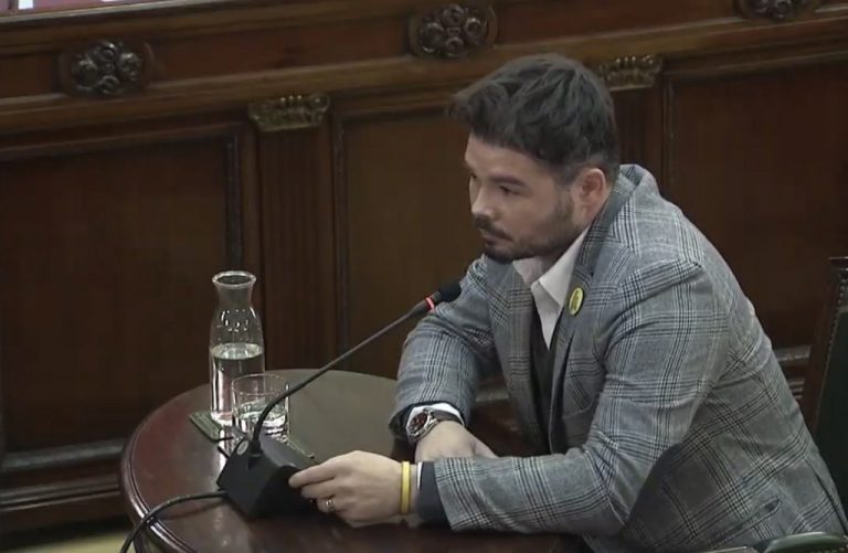 La surrealista declaración de Rufián en el juicio del procés: «Soy asociado de la ANC, de la biblioteca de mi barrio y del videoclub»