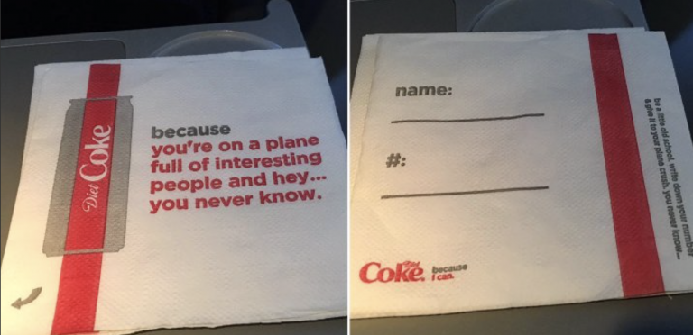 Las polémicas servilletas de Coca Cola que Delta Airlines ha tenido que retirar de sus vuelos