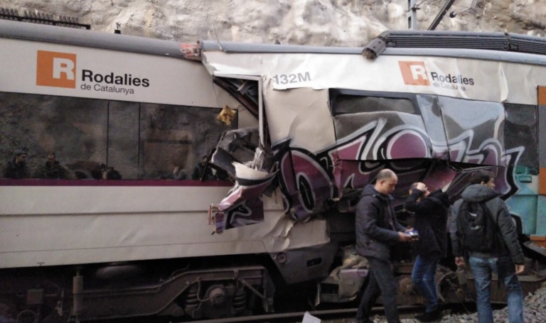 Ábalos no descarta fallo humano en el accidente de tren de Barcelona y dice que faltan inversiones