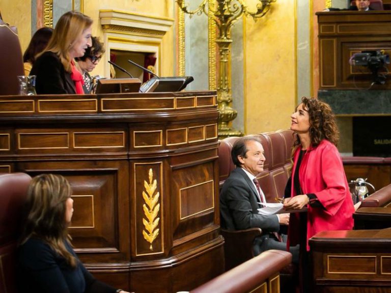 Montero critica el cariz “autoritario” y “guerracivilista” de Casado y rechaza lecciones de constitucionalismo al PSOE