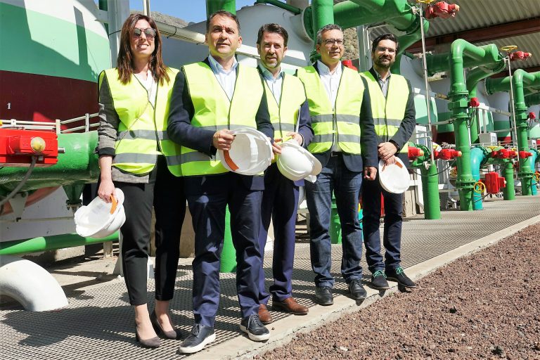 S. C. DE TENERIFE. La ampliación de la EDAM permitirá desalar 28.800 metros cúbicos de agua diarios