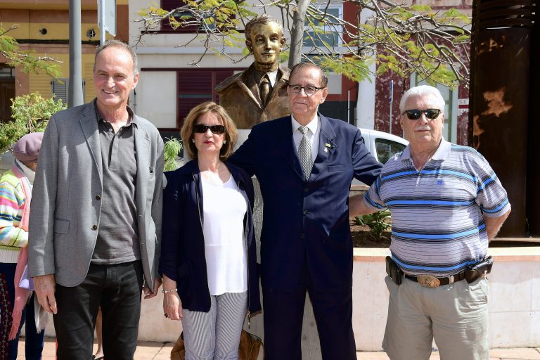 LAS PALMAS DE G.C.: El Ayuntamiento inaugura en la Plaza del Pueblo un busto dedicado al diputado Eduardo Suárez Morales, fusilado en 1936