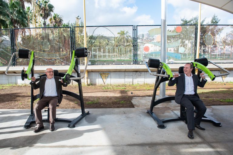 LAS PALMAS DE G.C.: El Parque Romano estrena un gimnasio al aire libre con diez aparatos para ejercicio y nueva señalética para realizar deporte