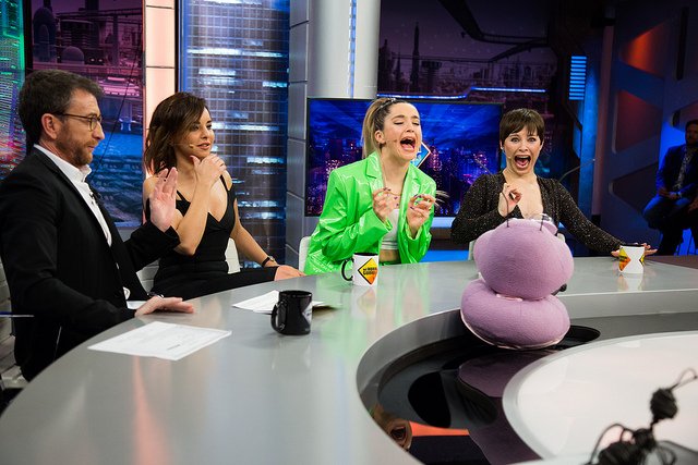 El sorprendente traje de Mimi en ‘El Hormiguero’: cambia de color al bailar