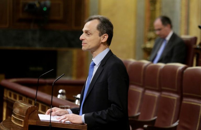 Pedro Duque se estrena en la tribuna del Congreso… en el último pleno de la legislatura