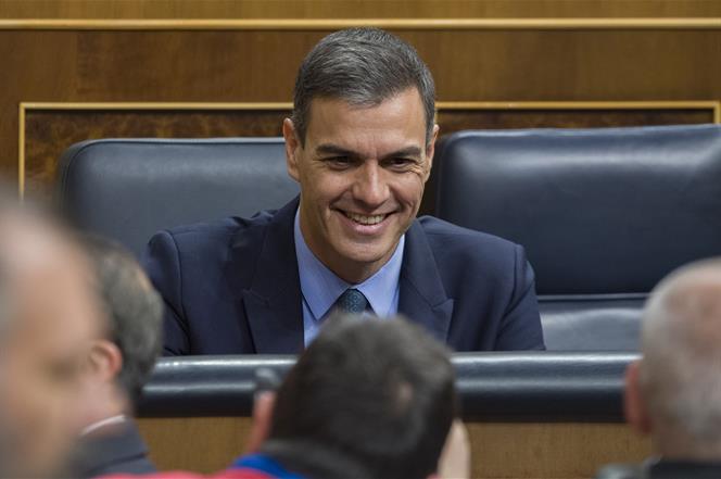 Sánchez aprovechará el papel de «víctima» propiciado por las derechas y los independentistas