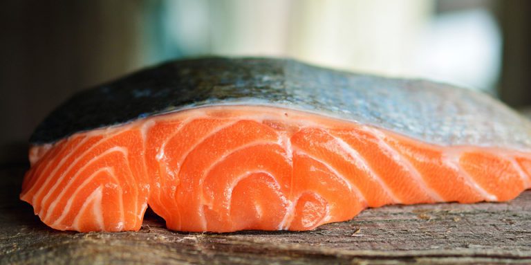 La historia de cómo el salmón se convirtió en un imprescindible del sushi