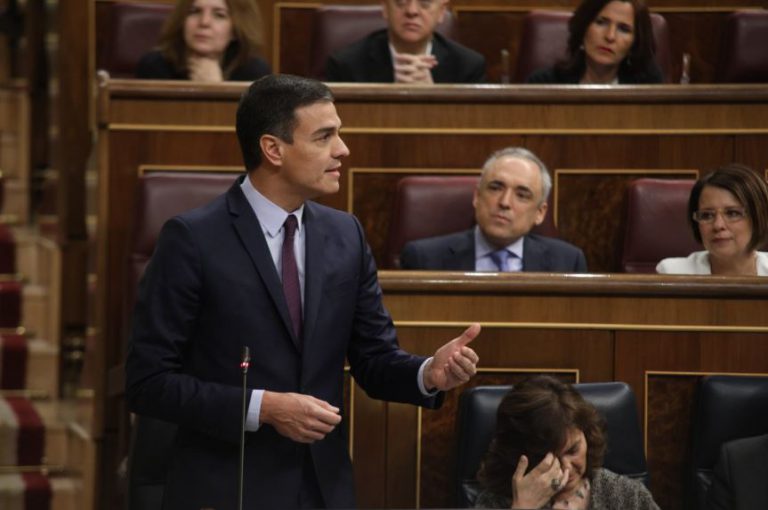 Sánchez, a Casado: «Tiene la lengua larga del insulto y las patas muy cortas de la mentira»