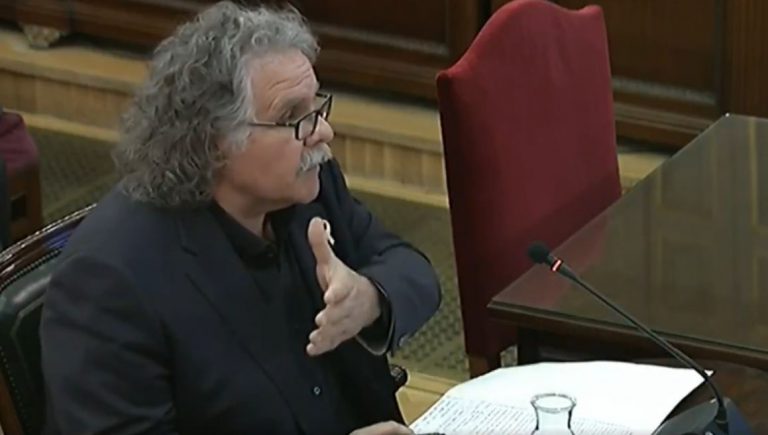 El Tribunal del procés le para los pies a Tardá y le impide declarar en catalán: «No empezamos bien»