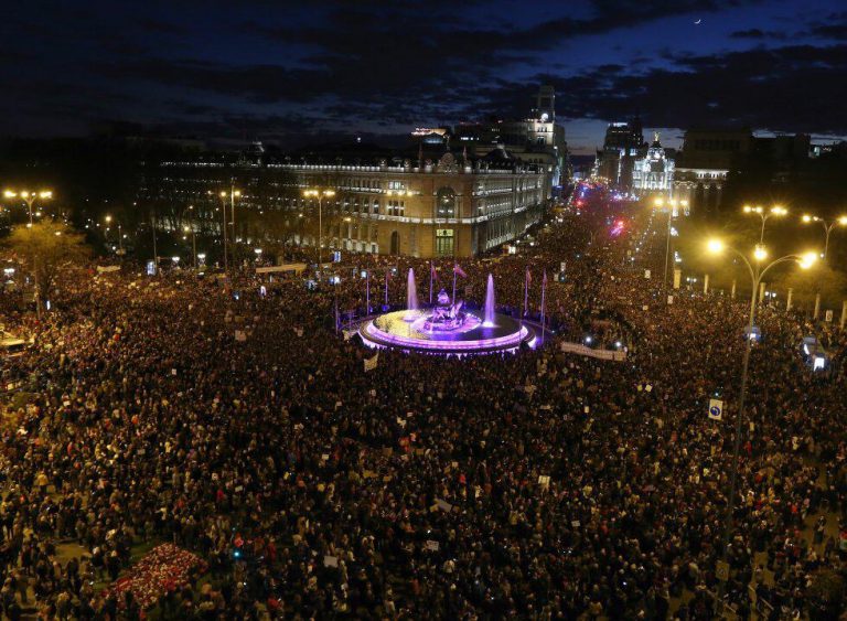 GALERÍA: la huelga feminista del 8-M, en imágenes