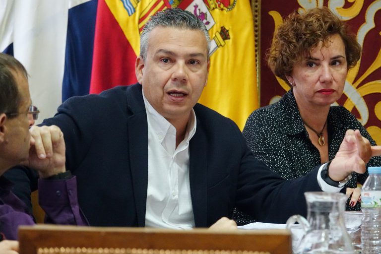 S. C. DE TENERIFE: Acomete un programa de refuerzo de los servicios municipales de limpieza