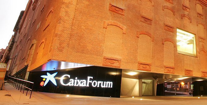 Fallece una mujer al precipitarse por las escaleras del CaixaForum