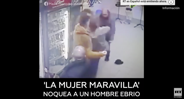 Una dependienta noquea a un cliente violento con un golpe directo a la mandíbula