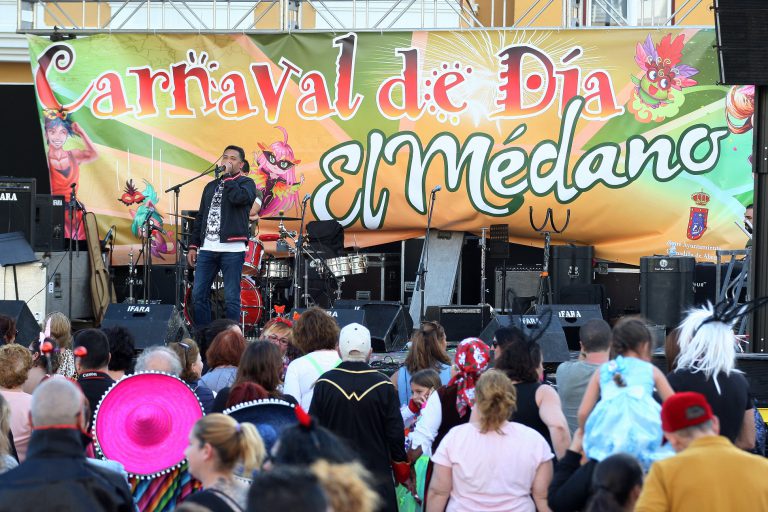 Granadilla de Abona dió  el pistoletazo de salida a su Carnaval de Cuba con su Cabalgata Anunciadora