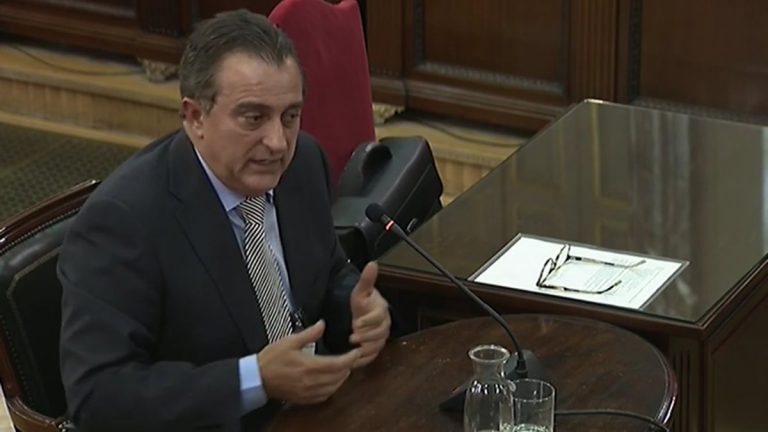 El comisario Castellvi (Mossos) salió “frustrado” de la reunión en la que se avisó a Puigdemont de la “escalada de violencia”