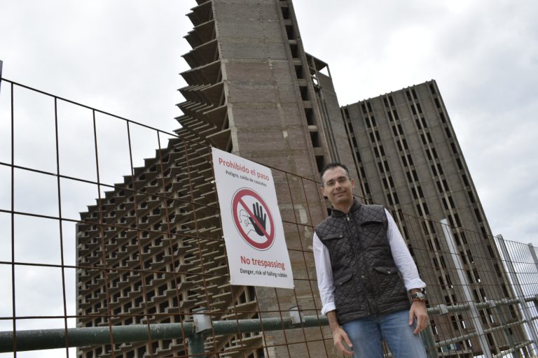 S. C. DE TENERIFE: Urbanismo completa la señalización y el vallado perimetral del edificio de Añaza