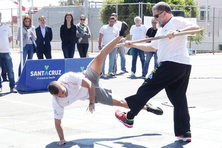 S. C. DE TENERIFE: La Escuela Municipal de Deportes Autóctonos difunde su actividad en colegios