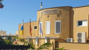 La Bandera Trans Ondea En Las Oficinas Municipales De Arguineguín