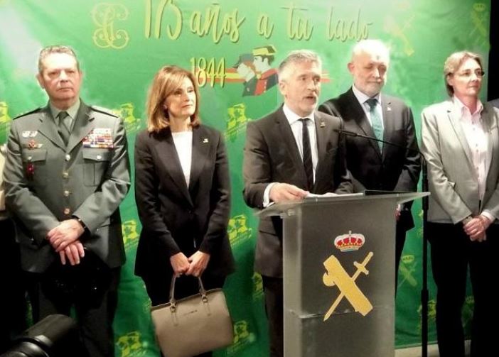 Marlaska quiere «más mujeres» en la Guardia Civil y que no haya «freno» en sus metas profesionales