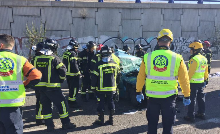 Una madre y sus dos hijos menores resultan heridos graves tras ser embestidos por un camión de la basura