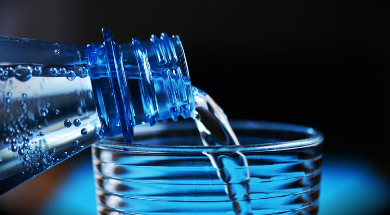 Esto es lo que costará la botella de agua en los aeropuertos españoles