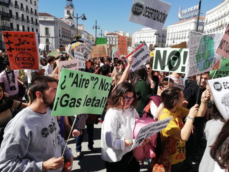 Miles de estudiantes claman en Madrid contra la crisis climática