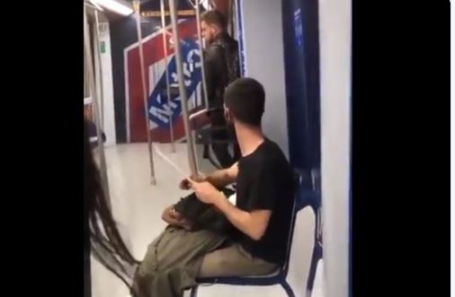 Se desvela el misterio del joven que fue grabado afilando un cuchillo de grandes dimensiones en el Metro de Madrid