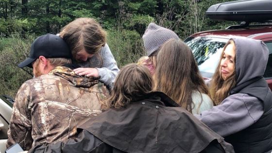 El milagro de dos hermanas de 5 y 8 años que sobrevivieron 44 horas perdidas en el bosque