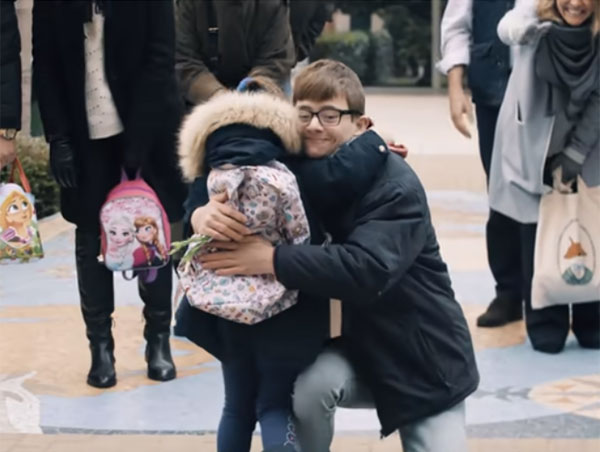 Viral: una niña de cuatro años explica que su hermano con síndrome de Down es el «mejor del mundo»