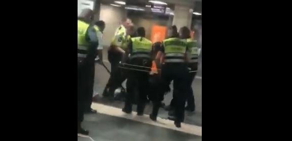 Brutal paliza de unos vigilantes de seguridad de Renfe a un inmigrante en Barcelona