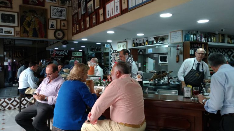 La última moda de los restaurantes: cobrar por anular la reserva