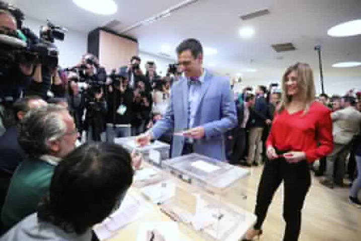 Pedro Sánchez, el primer candidato en votar